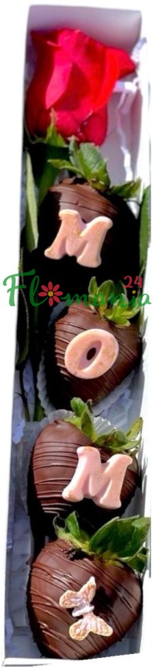 Клубника в молочном шоколаде с розочкой для мамы